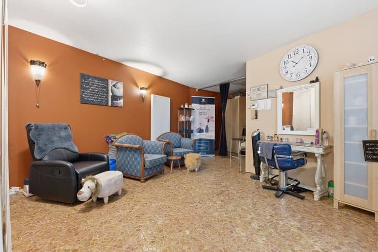 UITZONDERLIJK MULTIFUNCTIONEEL VASTGOED MET 645 M² BEWOON...