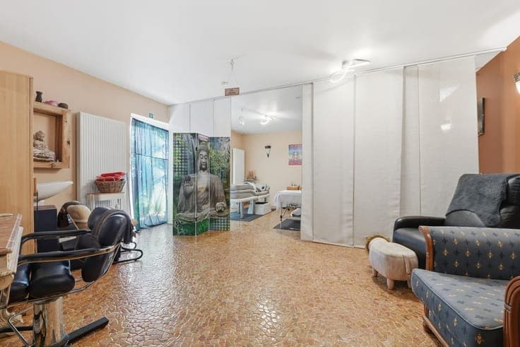 UITZONDERLIJK MULTIFUNCTIONEEL VASTGOED MET 645 M² BEWOON...