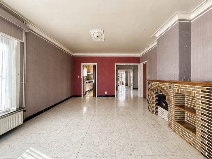 Te koop, ruime, te renoveren woning met open zicht achter...