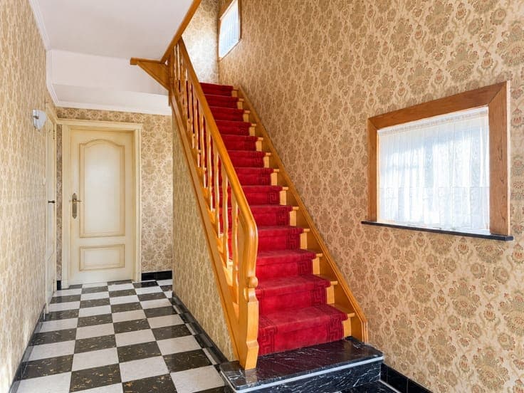 Te koop, ruime, te renoveren woning met open zicht achter...
