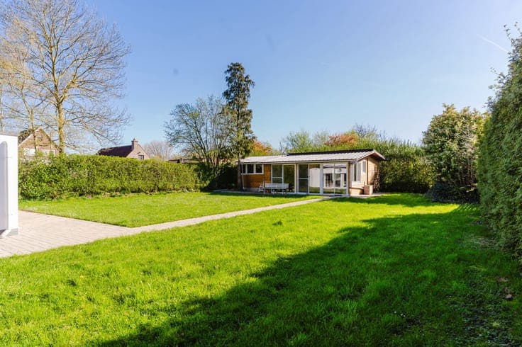 Country villa with private grounds in Asse