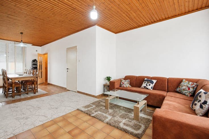 Op te frissen halfopen woning op goede locatie in Menen