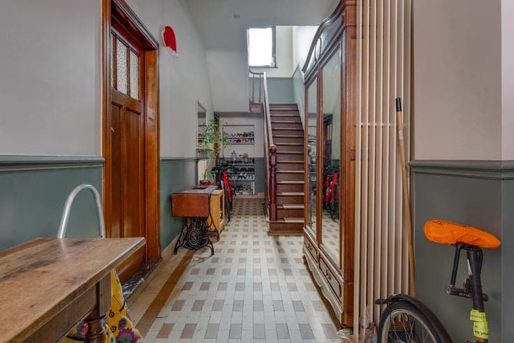 Mansion (6br / 3ba / 1 office) of ± 330 m² with garden