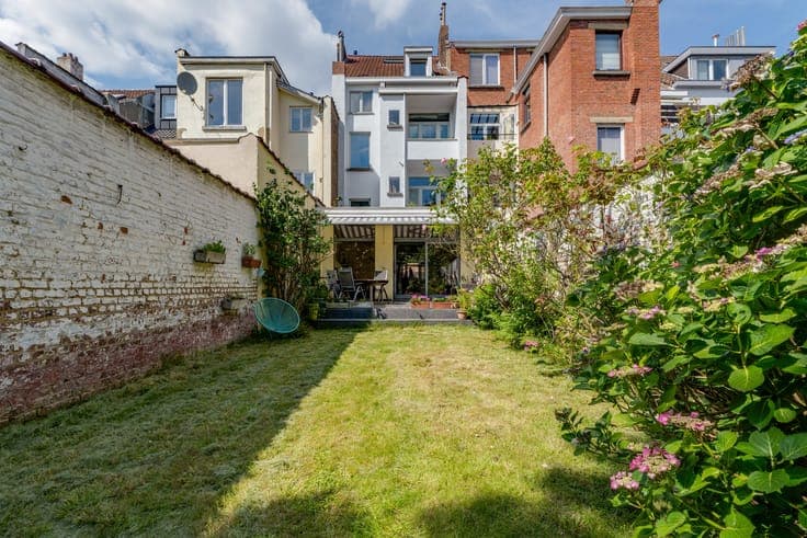 Mansion (6br / 3ba / 1 office) of ± 330 m² with garden