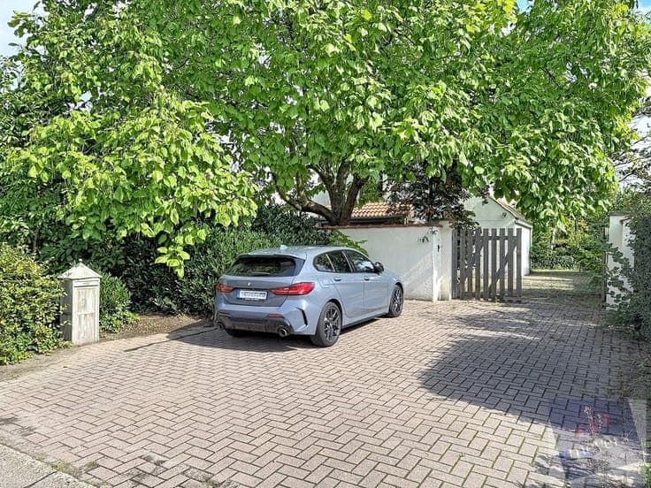 Ruime open bebouwing met 3 slaapkamers en omheinde tuin i...