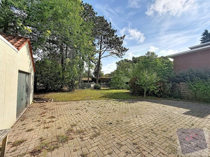 Ruime open bebouwing met 3 slaapkamers en omheinde tuin i...