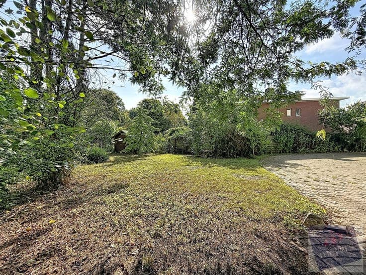 Ruime open bebouwing met 3 slaapkamers en omheinde tuin i...