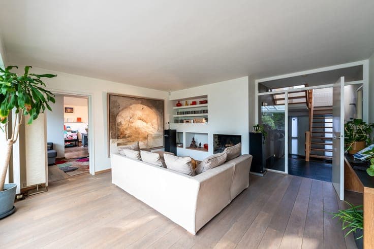 WEZEMBEEK-OPPEM, Architect-designed villa with office space