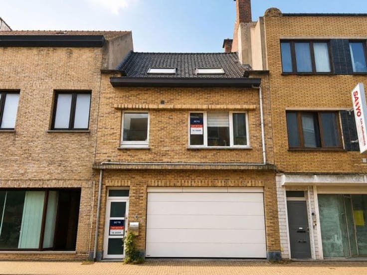 Spacious, fully renovated property with 3 bedrooms, versatil