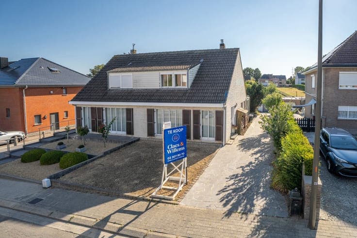 Semi-detached home with garden, garage and driveway