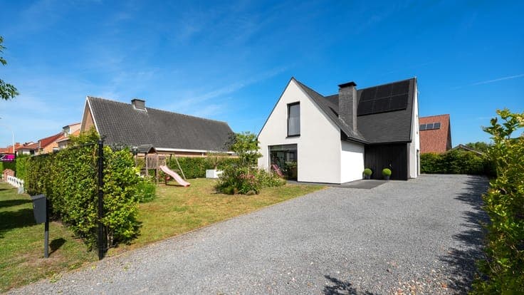 Volledig vernieuwde alleenstaande villa in Westkapelle en...