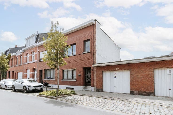 Te renoveren woning met karakter en potentieel in Wilrijk