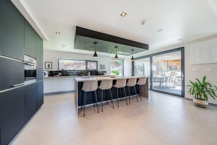 Contemporary 5-bedroom villa with a wellness area in Cobru