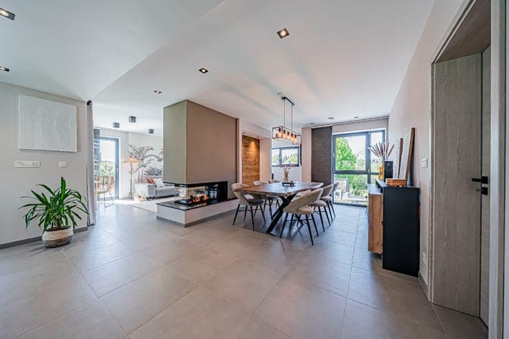 Contemporary 5-bedroom villa with a wellness area in Cobru
