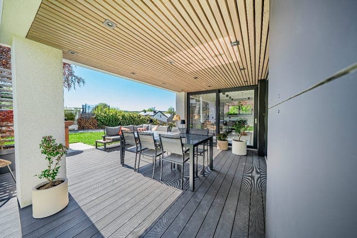 Contemporary 5-bedroom villa with a wellness area in Cobru