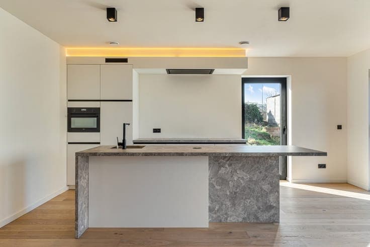Instapklare nieuwbouw rijwoning met 3 slaapkamers en terras!