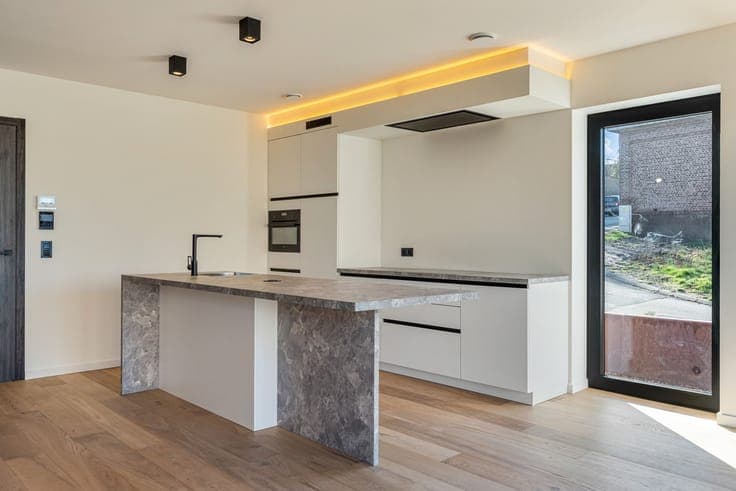 Instapklare nieuwbouw rijwoning met 3 slaapkamers en terras!