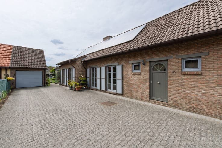 BRASSCHAAT - 4-Bed Villa with Garden & 39 Solar Panels