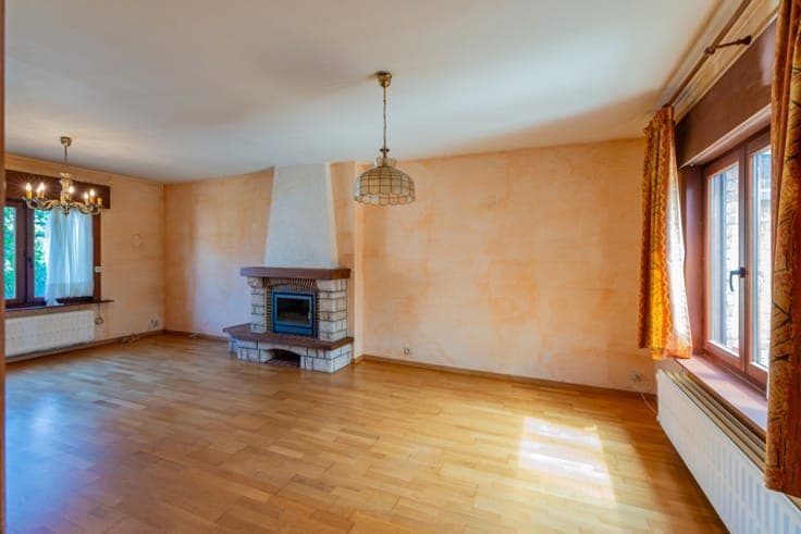 Semi-detached house for renovation with 4 bedrooms