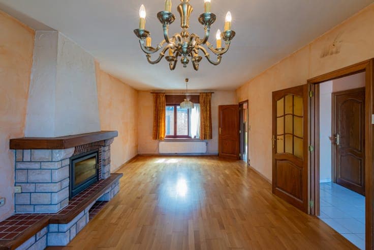 Semi-detached house for renovation with 4 bedrooms