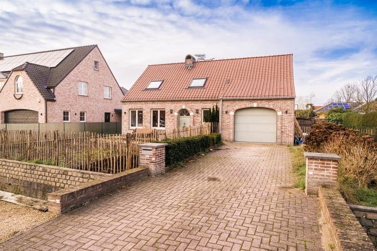 beautiful renovated villa on a prime location