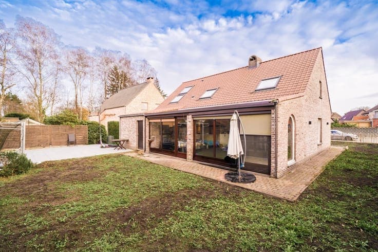 beautiful renovated villa on a prime location