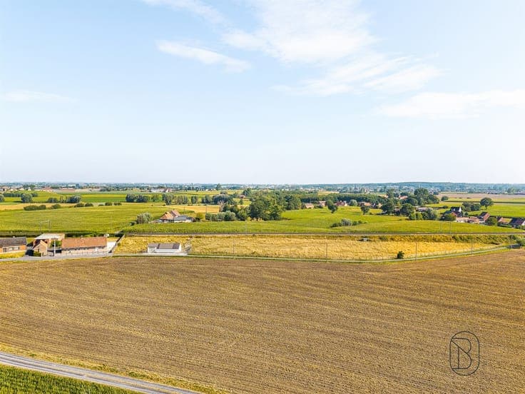 Farmhouse with horse stables and pasture in Anzegem on a 9,9