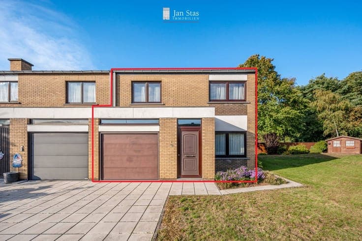 Zeer mooi gelegen half-open woning met tuin op 6 are tege...