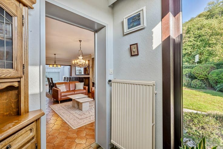 Zeer mooi gelegen half-open woning met tuin op 6 are tege...