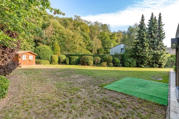 Zeer mooi gelegen half-open woning met tuin op 6 are tege...