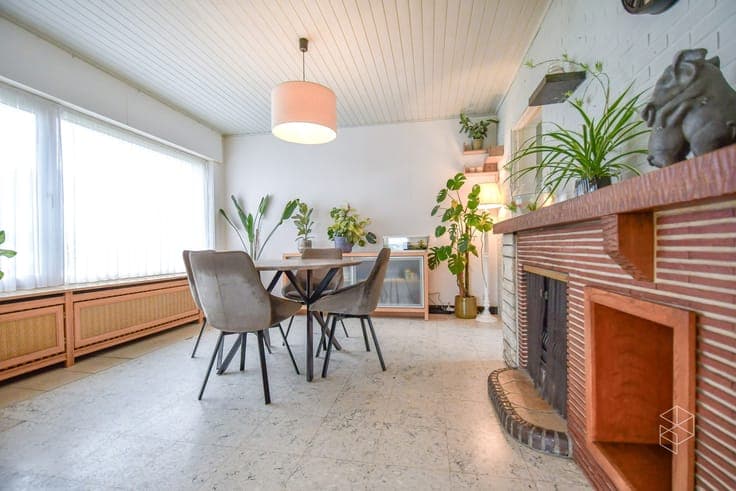 RUIME LICHTRIJKE WONING met 3 SLPKS, GARAGE en grote TUIN