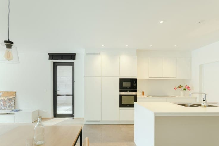 Modern Family Home with Garage and Garden
