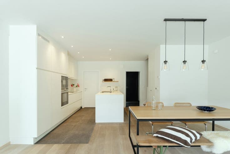Modern Family Home with Garage and Garden