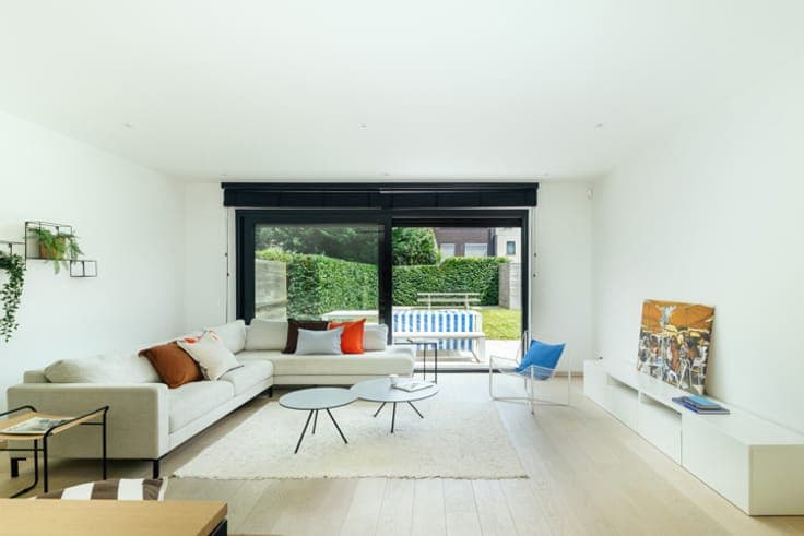 Modern Family Home with Garage and Garden