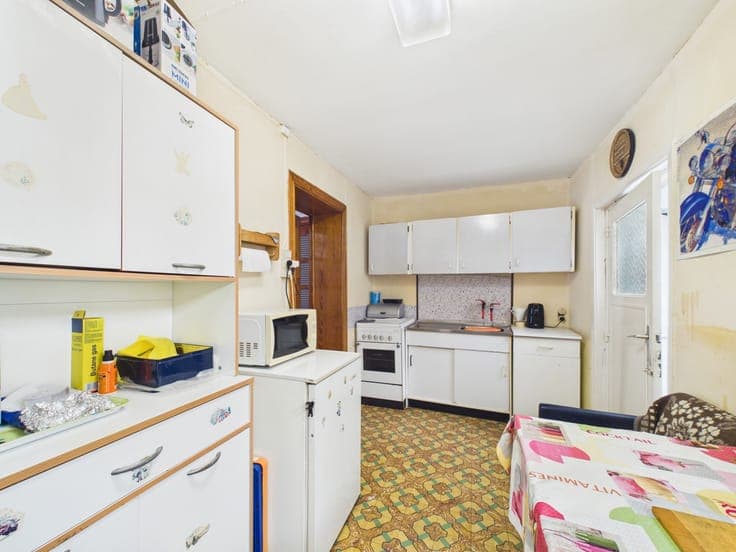 3-Bedroom House with GARDEN