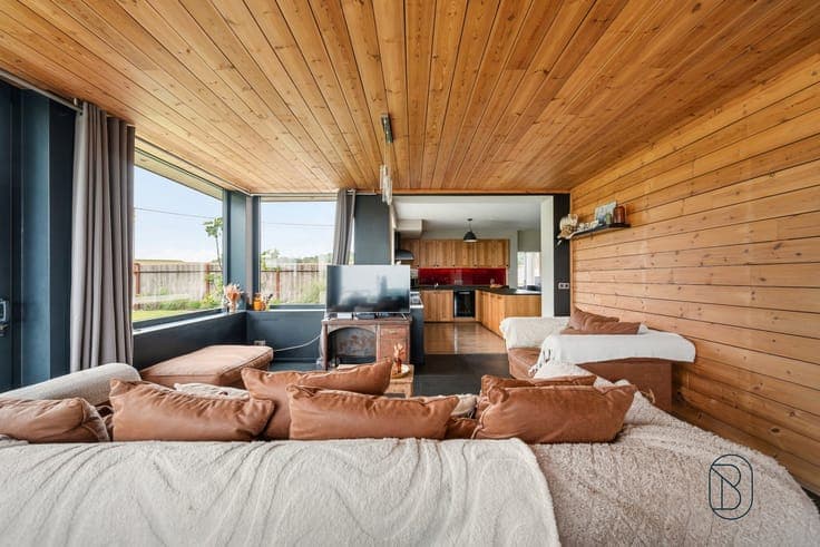 Spacieuse maison 3 façades et entrepôt, parfaitement située