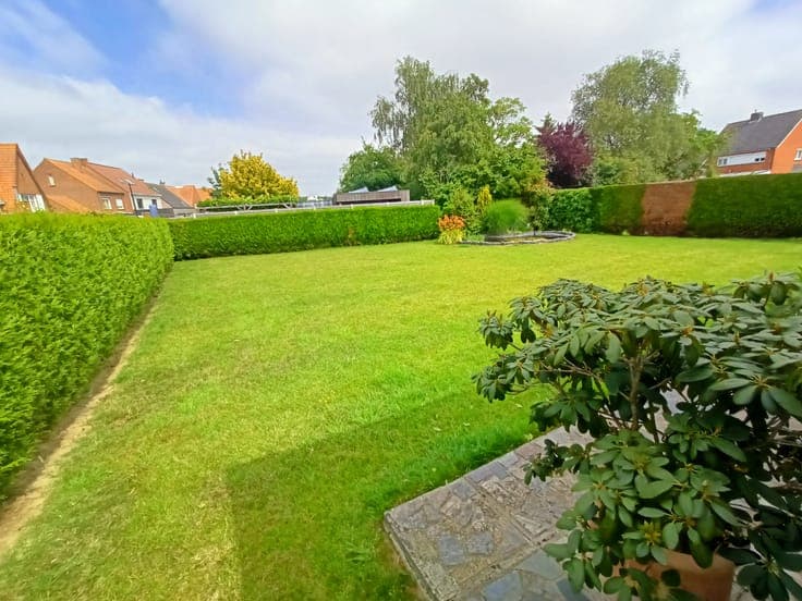 Spacious well-maintained bungalow with huge garden