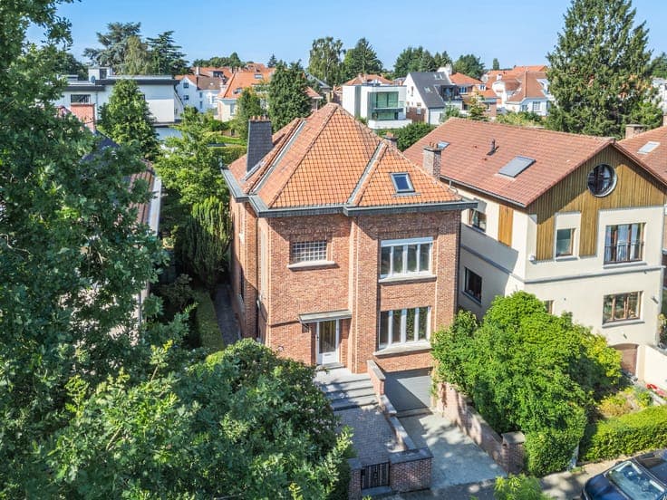 Stockel - Superb villa with great potential, garage + garden