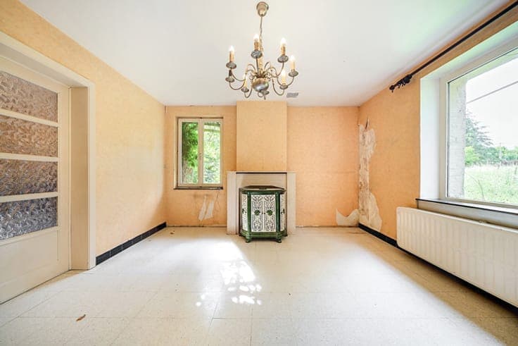 Maison avec du potentiel + garages et 2333m² de terrain