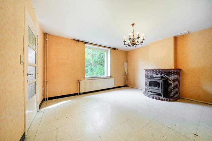 Maison avec du potentiel + garages et 2333m² de terrain
