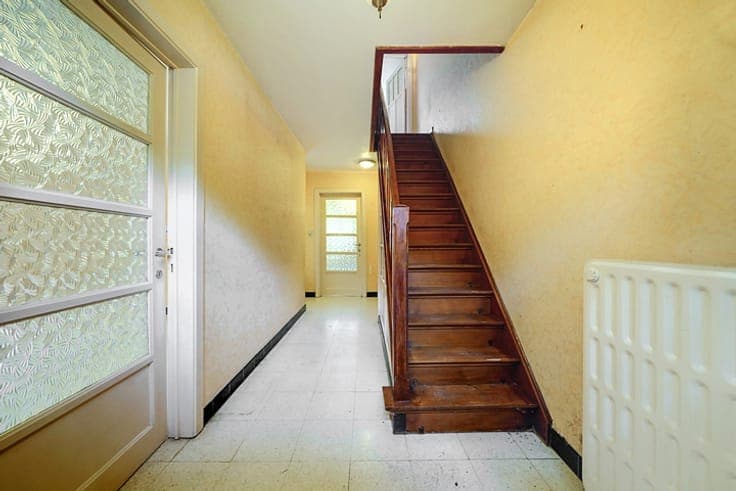 Maison avec du potentiel + garages et 2333m² de terrain