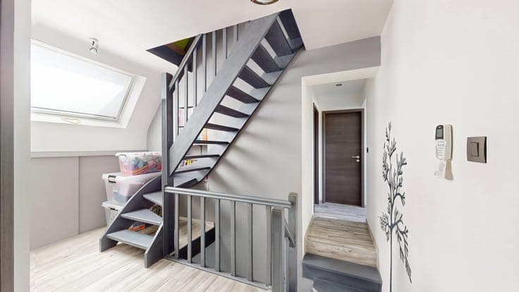 Splendide maison, rénovation luxueuse, cinq chambres, 20 pan