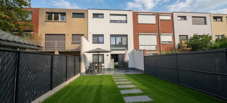 PRACHTIG GERENOVEERDE WONING TE DENDERMONDE.