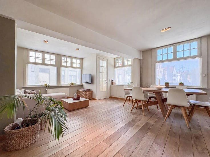 Renovated home with sunny roof terrace & parking
