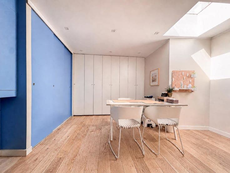 Renovated home with sunny roof terrace & parking