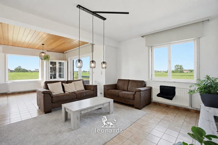 Spacious detached house with open views in a prime location.