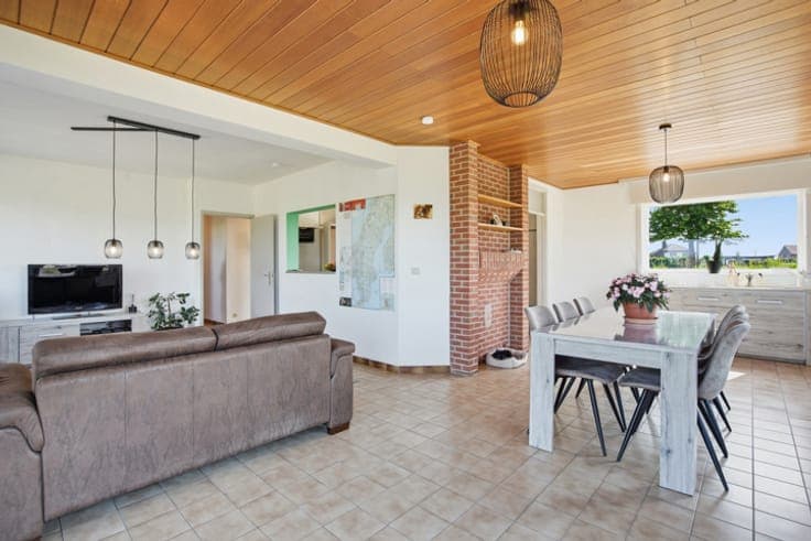 Spacious detached house with open views in a prime location.
