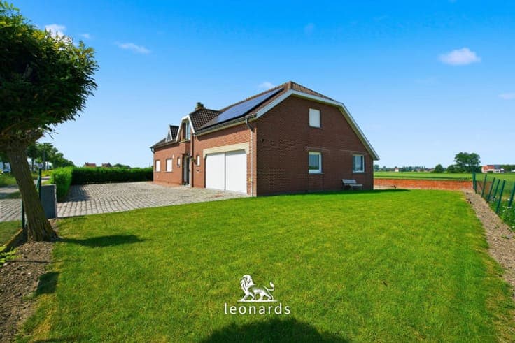 Spacious detached house with open views in a prime location.