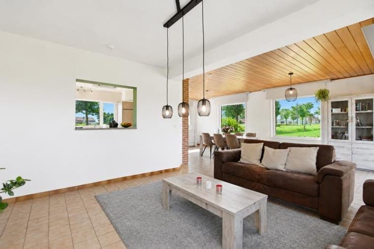 Spacious detached house with open views in a prime location.