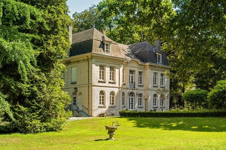 Country house / castle